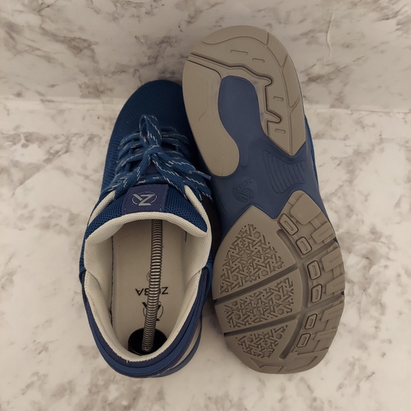 Pre-owned zeba hands free sneakers - Picture 7 of 9